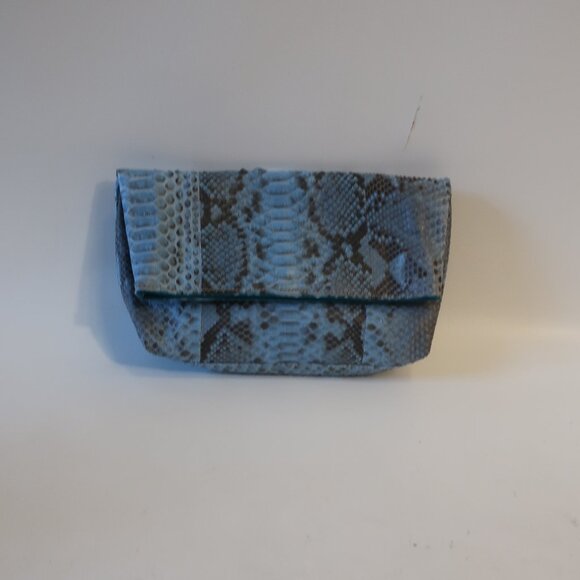 NWOT Womens Laurent Effel Gray Blue Python Print Leather Clutch Handbag - Picture 2 of 5